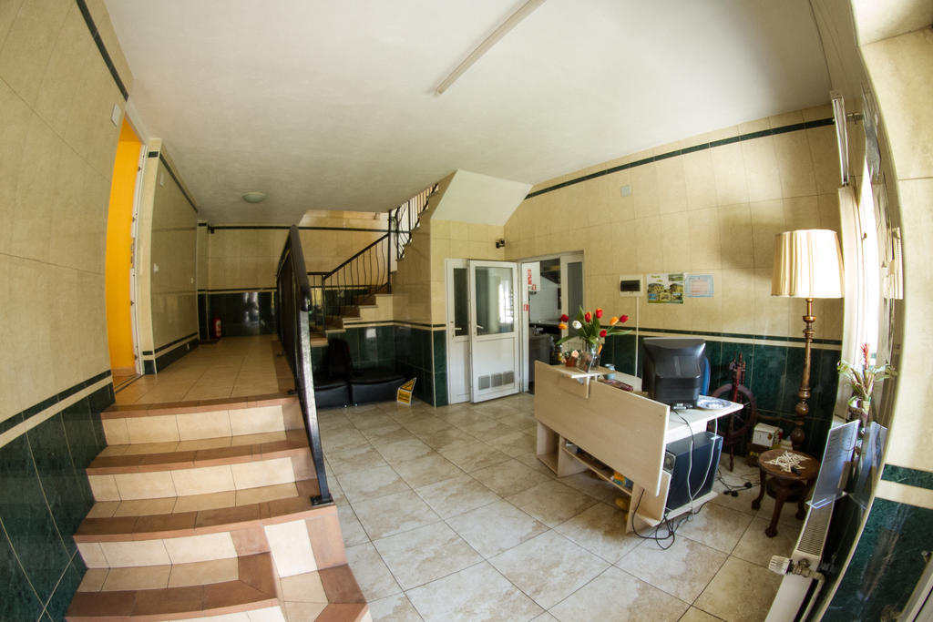 Pensiunea Poarta Oilor Gîrbova Exteriér fotografie
